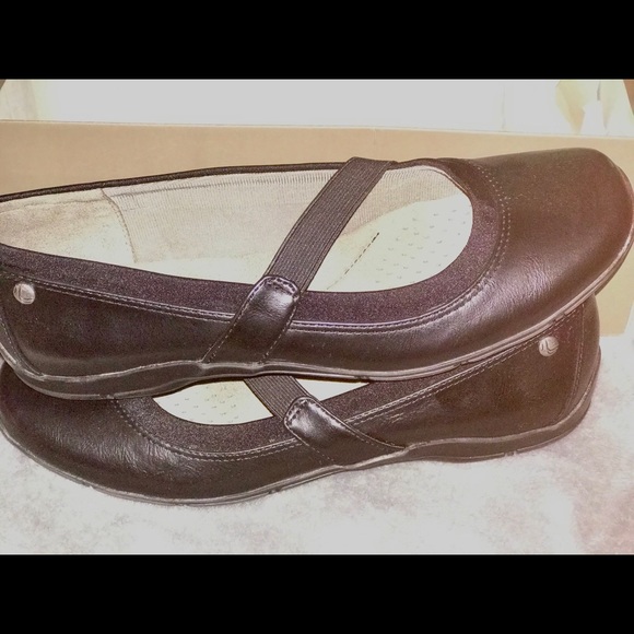 Shoe - Picture 2 of 2